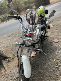 Moonwhite Bajaj Avenger Cruise 220 BS6