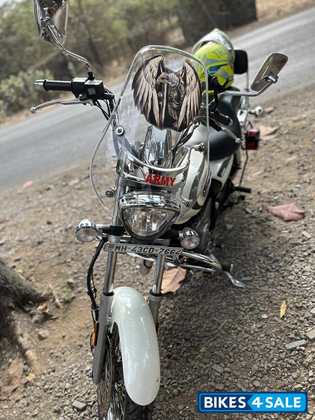 Moonwhite Bajaj Avenger Cruise 220 BS6