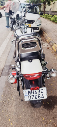 Moonwhite Bajaj Avenger Cruise 220 BS6