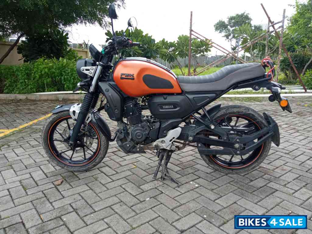 Matt Orange Yamaha FZ-X