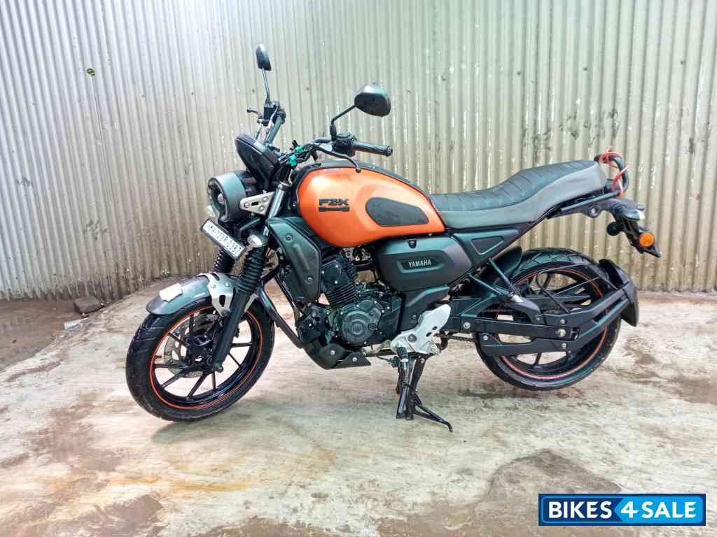 Matt Orange Yamaha FZ-X