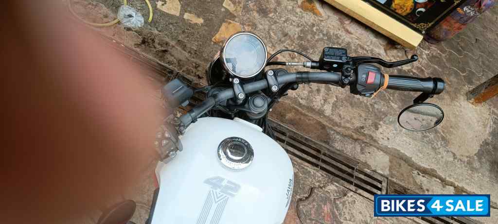 Jawa 42 Bobber Dual Channel ABS