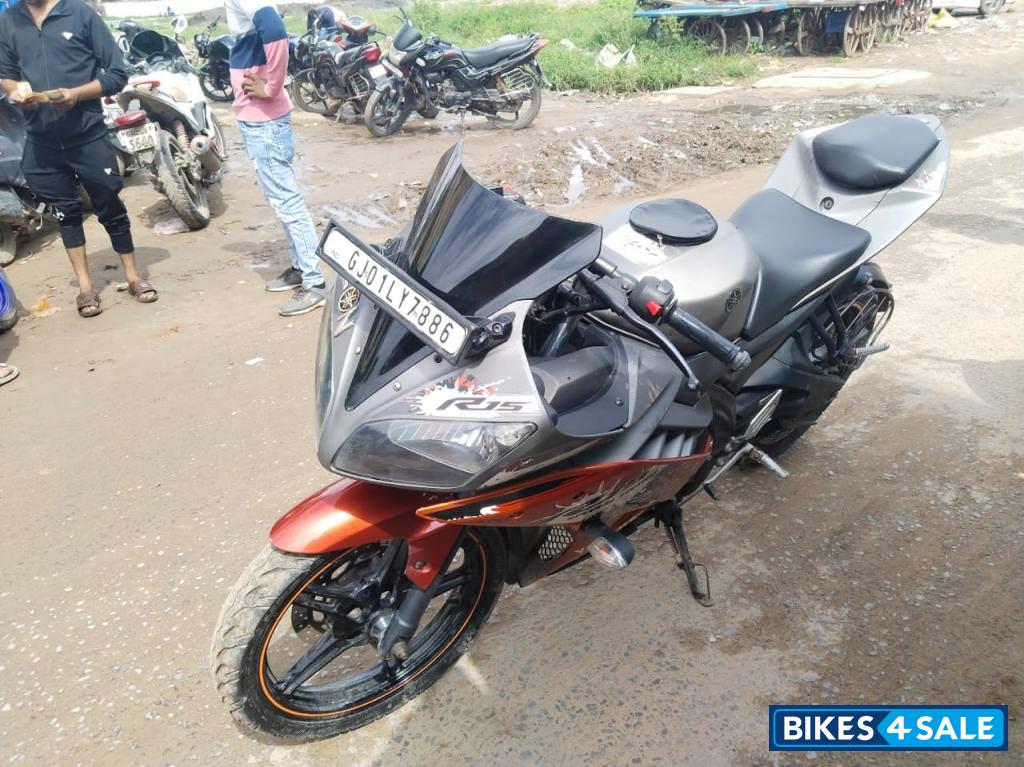 Red Yamaha YZF R15 V2 Red Yamaha YZF R15 V2