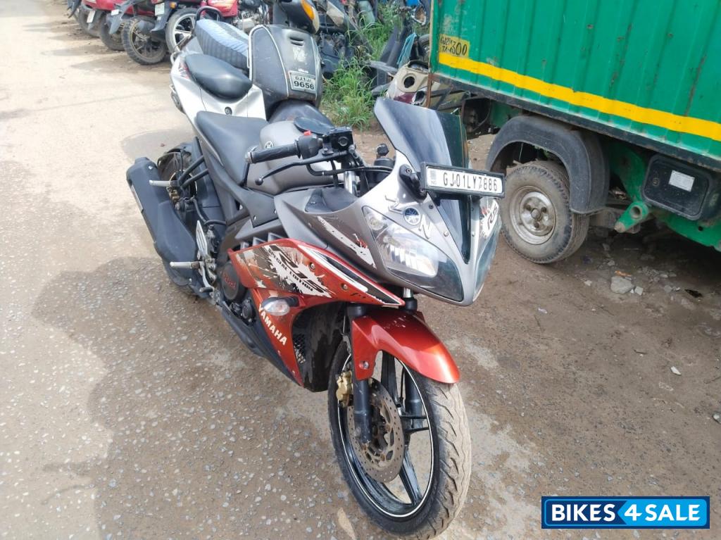 Red Yamaha YZF R15 V2 Red Yamaha YZF R15 V2