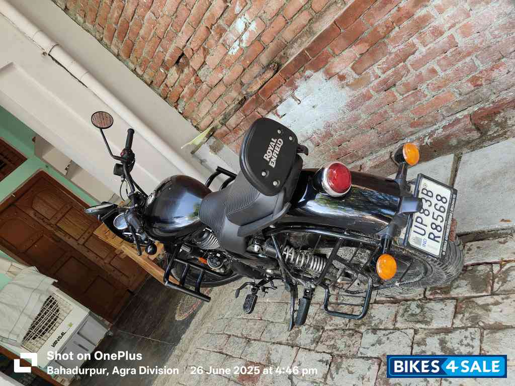 Black Royal Enfield Meteor 350 Fireball