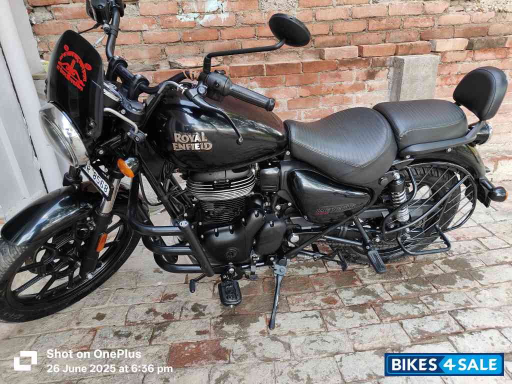 Black Royal Enfield Meteor 350 Fireball