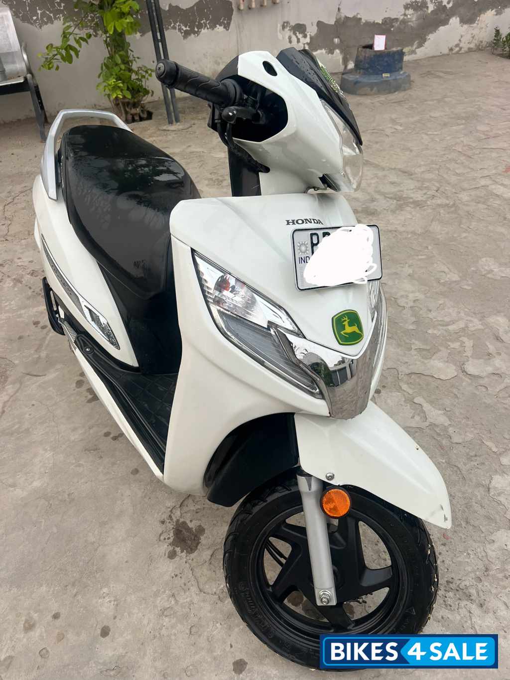 White Honda Activa 125 BS6