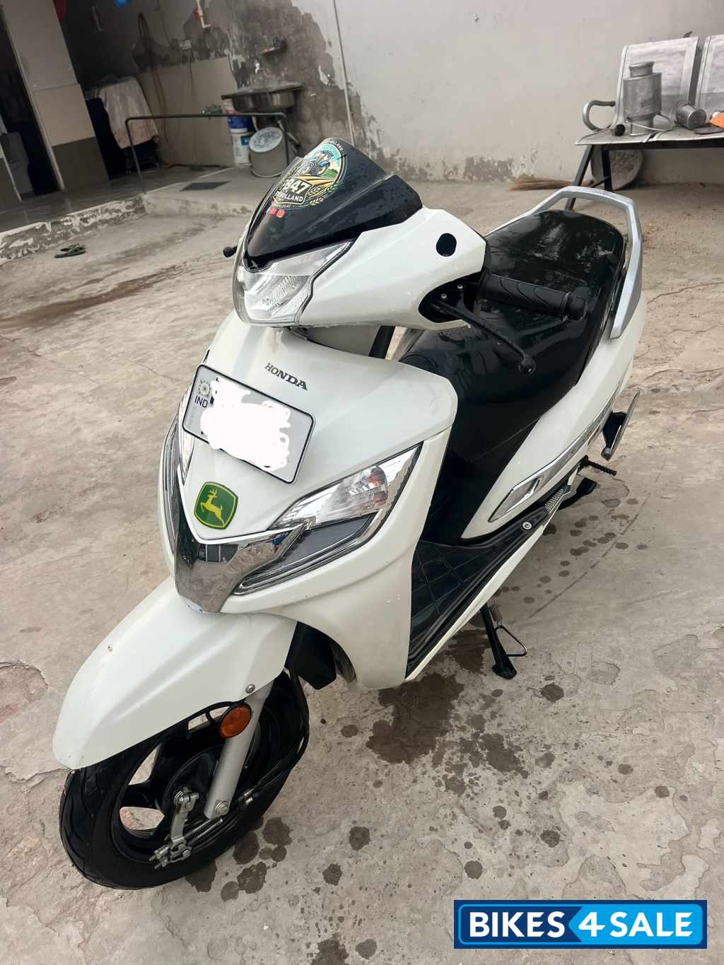 White Honda Activa 125 BS6