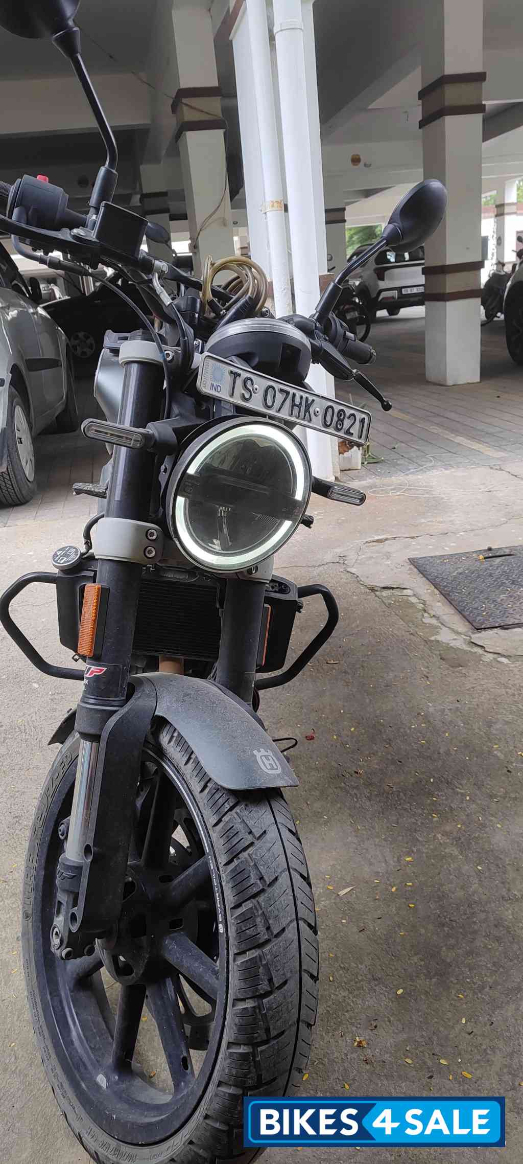 Husqvarna Svartpilen 250