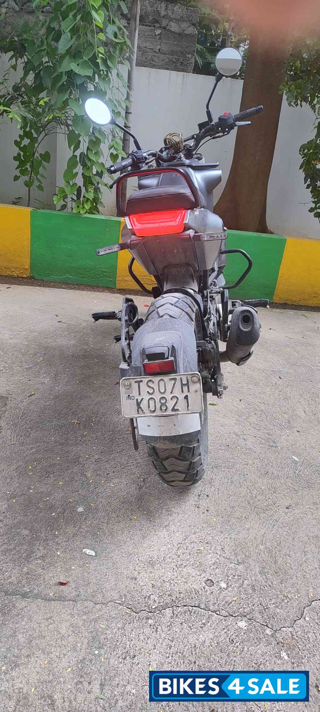 Husqvarna Svartpilen 250