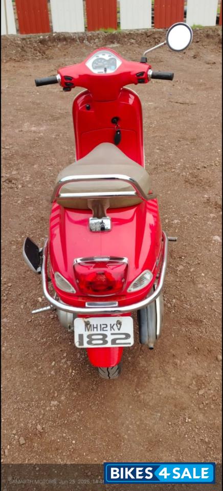 Red Vespa VX 125