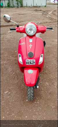 Red Vespa VX 125