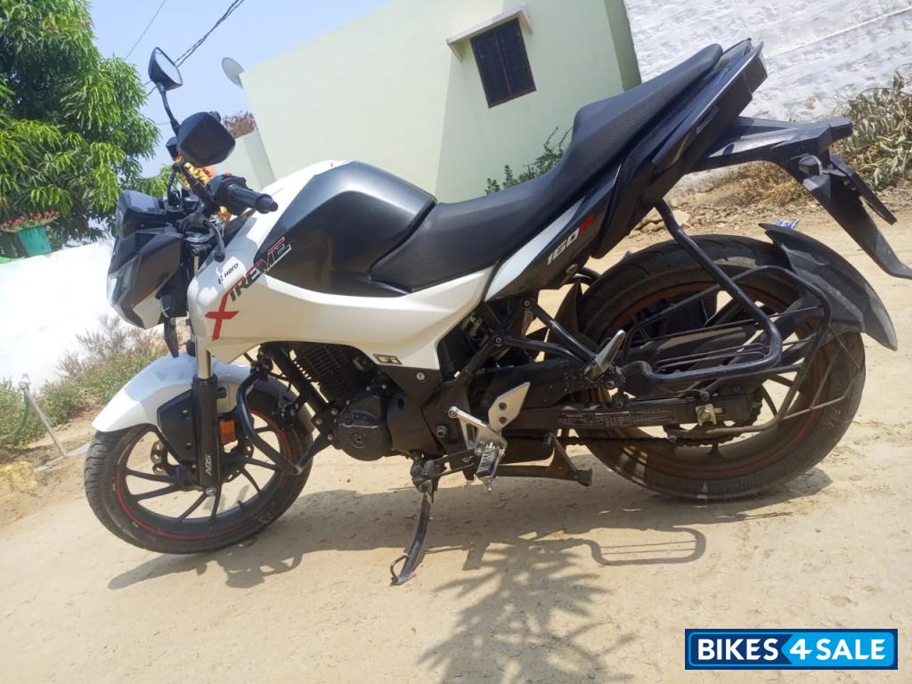 White Hero Xtreme 160R