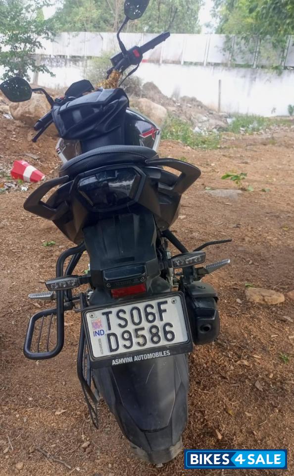 White Hero Xtreme 160R