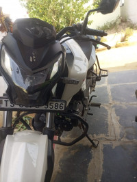 White Hero Xtreme 160R