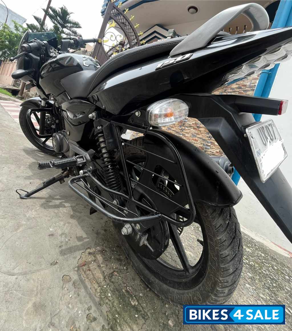 Black Bajaj Pulsar 150 Neon