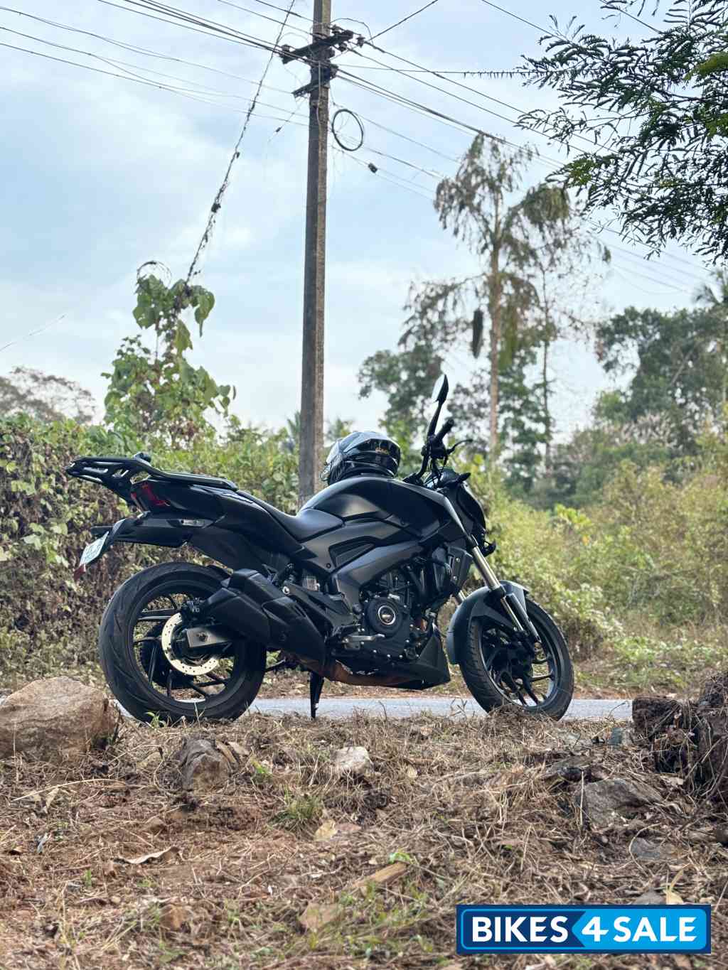 Black Bajaj Dominar 250