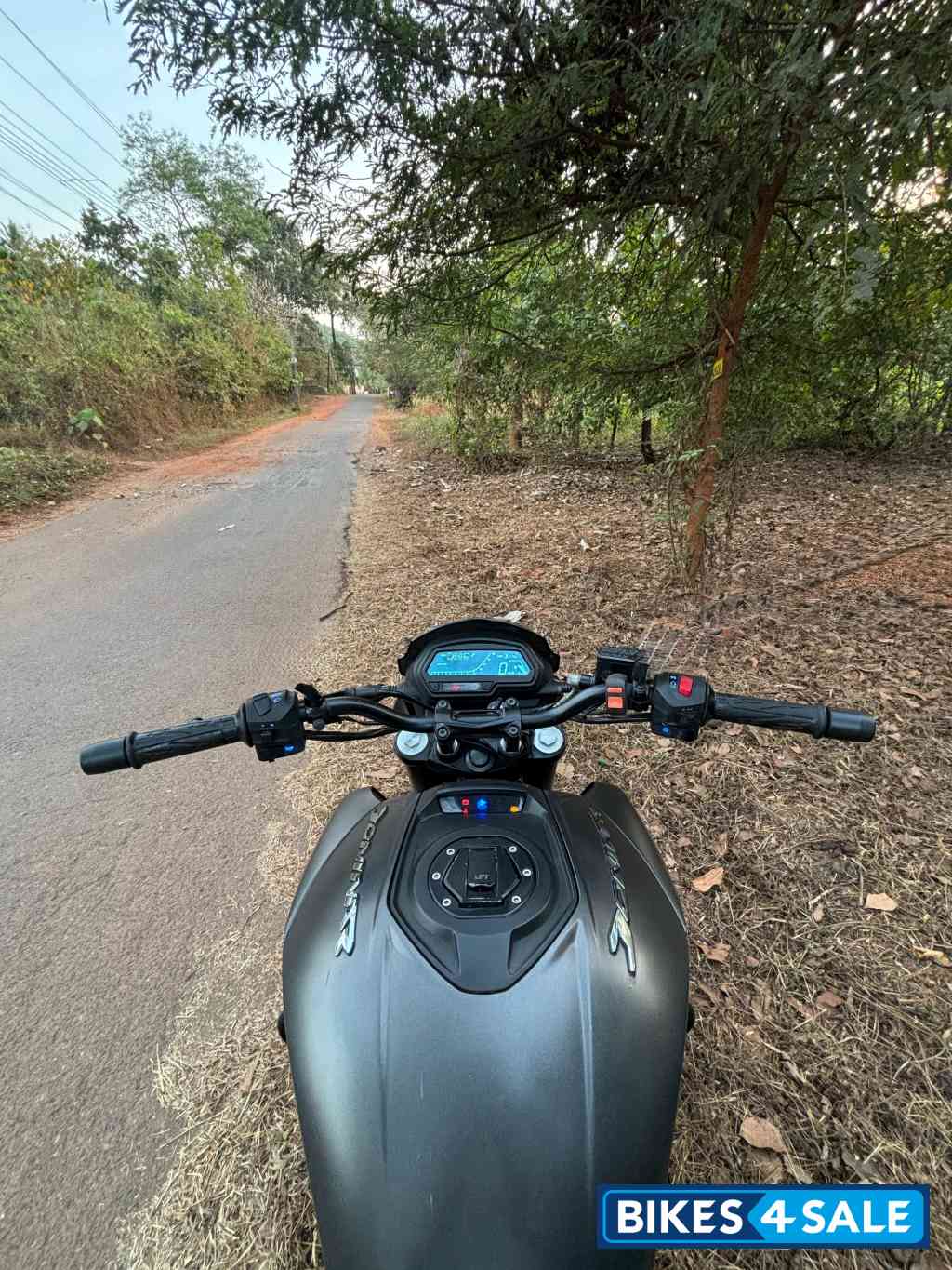 Black Bajaj Dominar 250