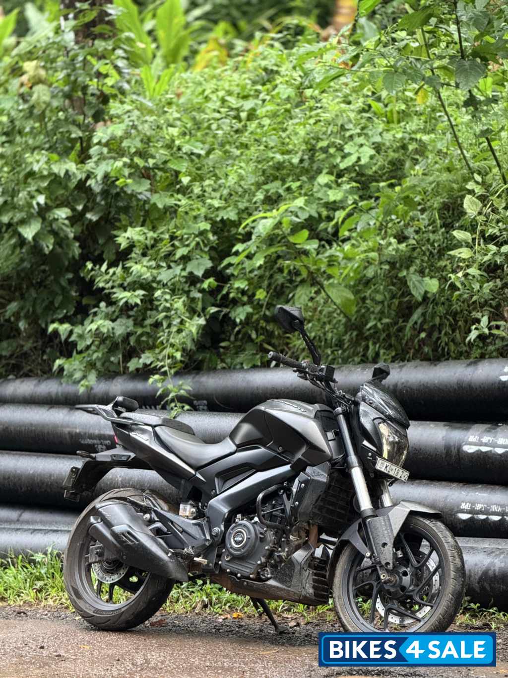 Black Bajaj Dominar 250