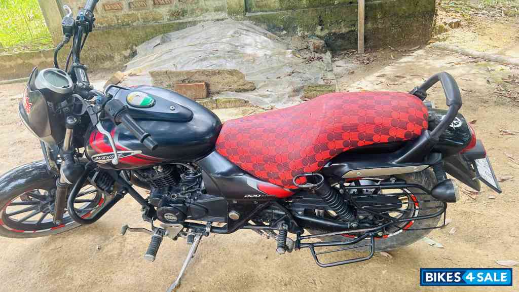 Bajaj Avenger Street 220