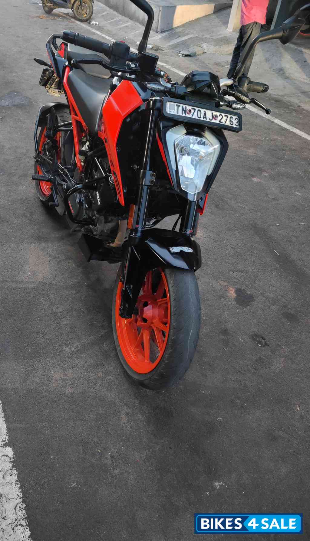 Orange KTM Duke 200 2020