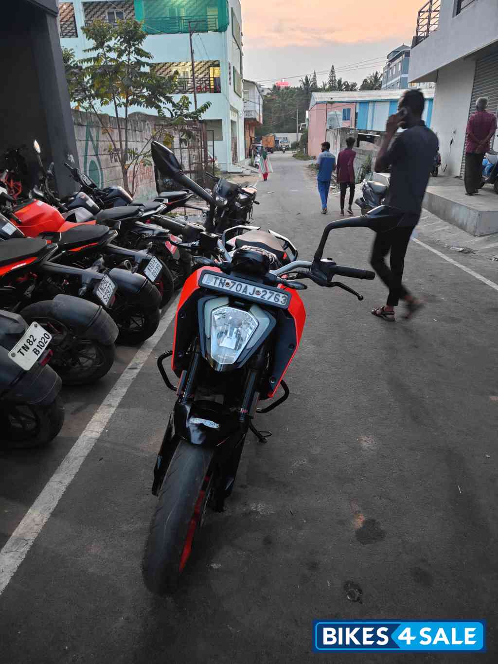 Orange KTM Duke 200 2020