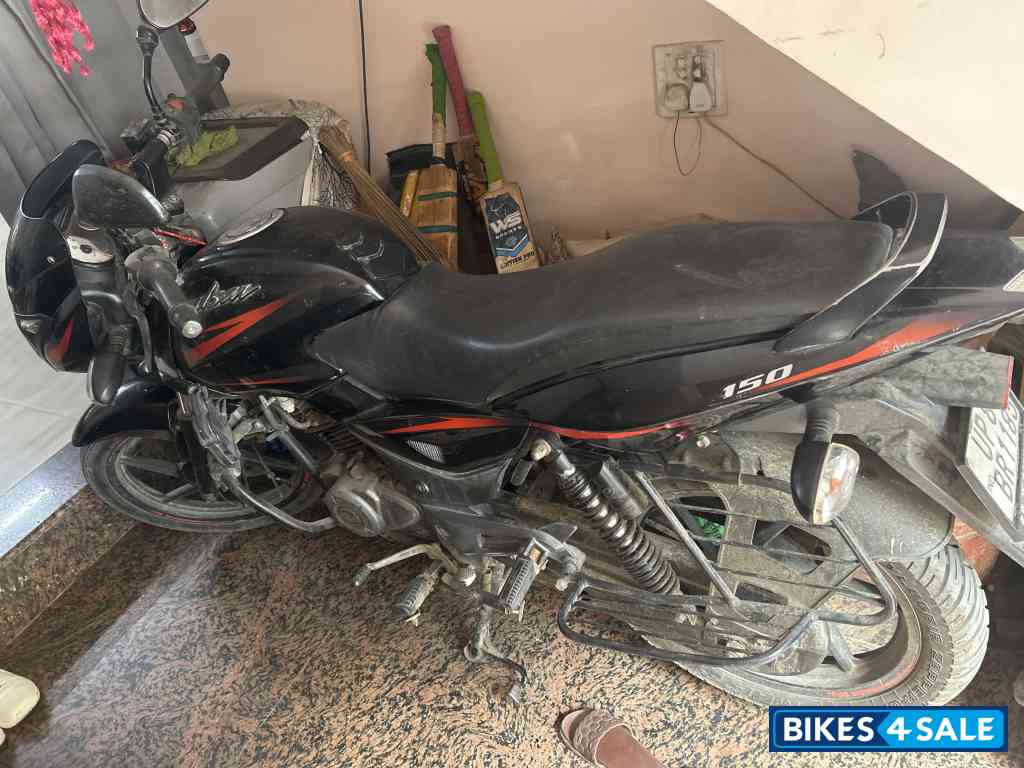 Black Bajaj Pulsar 150 DTSi