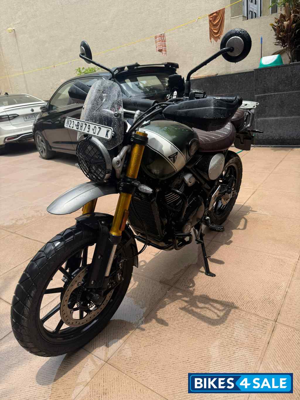 Khaki Triumph Scrambler 400 X Khaki Triumph Scrambler 400 X