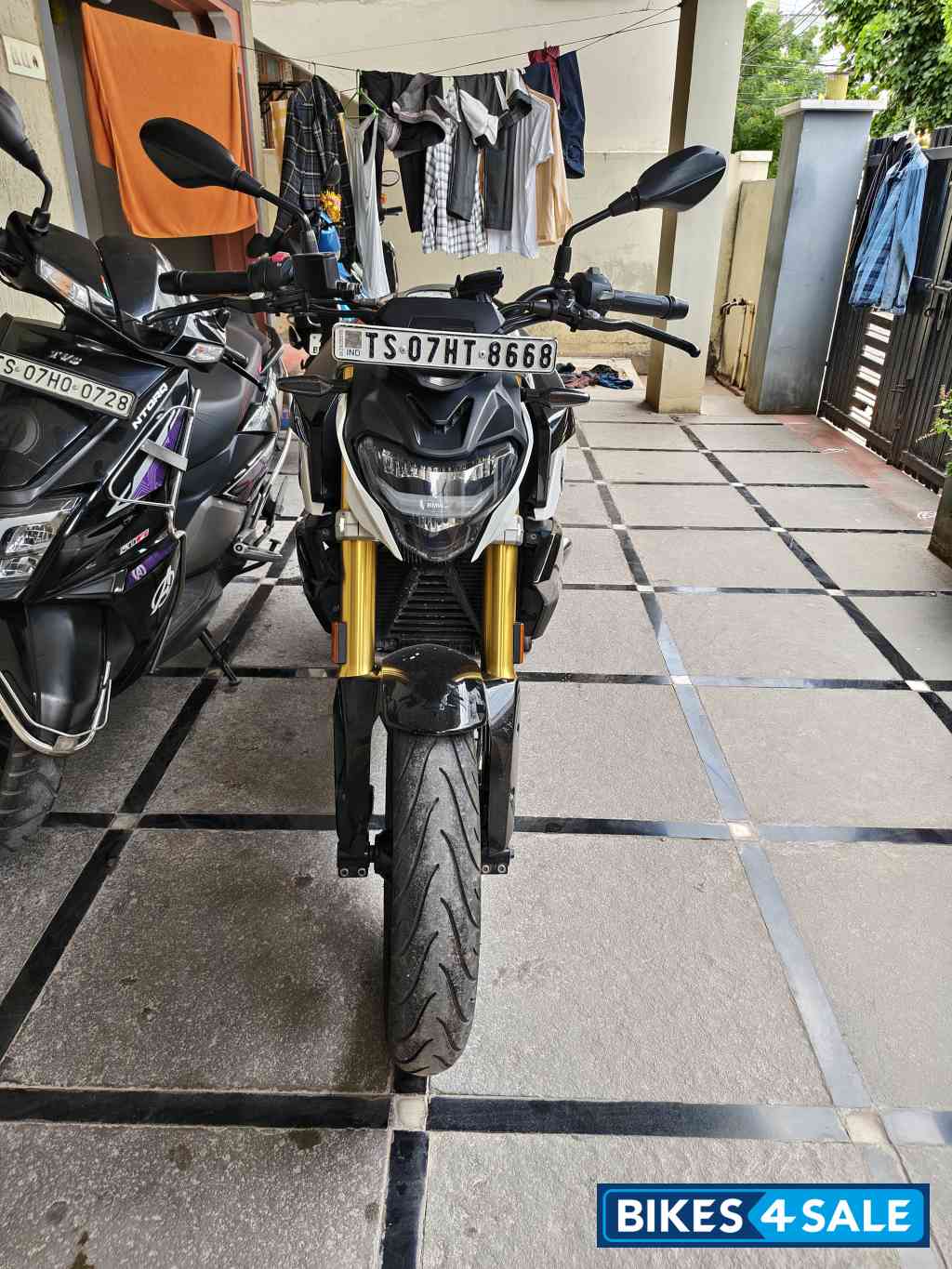 Black BMW G 310 R Black BMW G 310 R