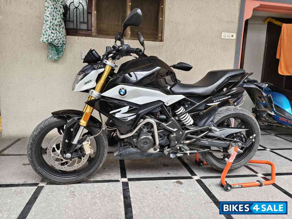 Black BMW G 310 R Black BMW G 310 R