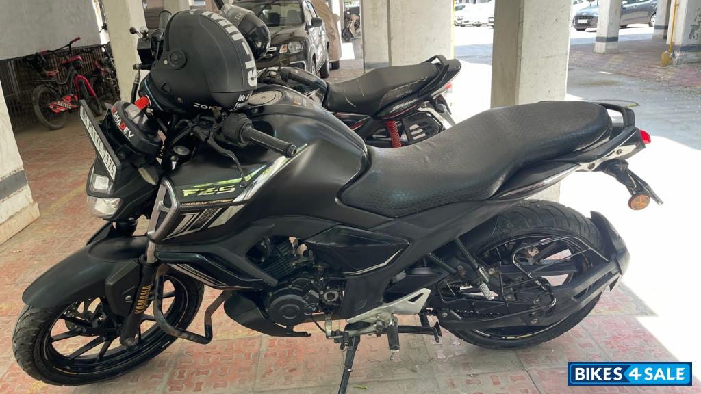 Mat Black Yamaha FZ-S FI V3