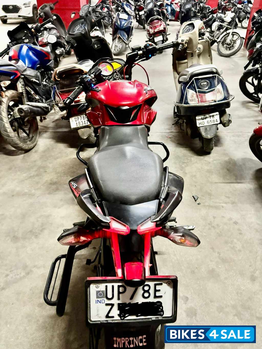 Red Bajaj Pulsar NS 160