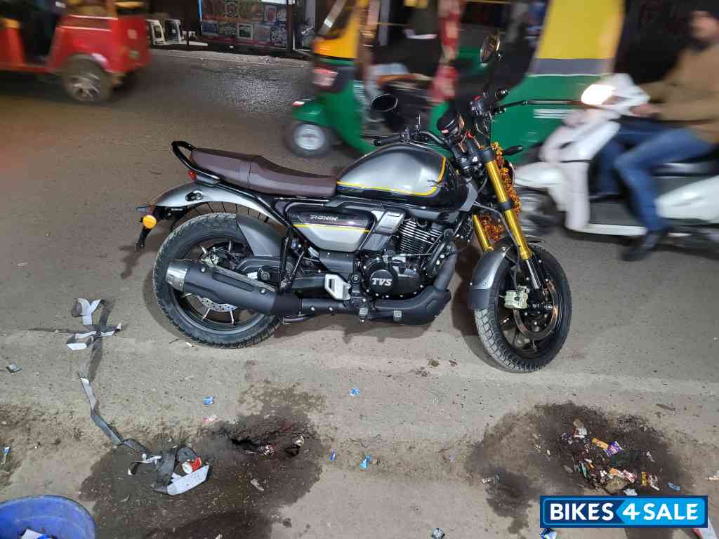 TVS Ronin TD