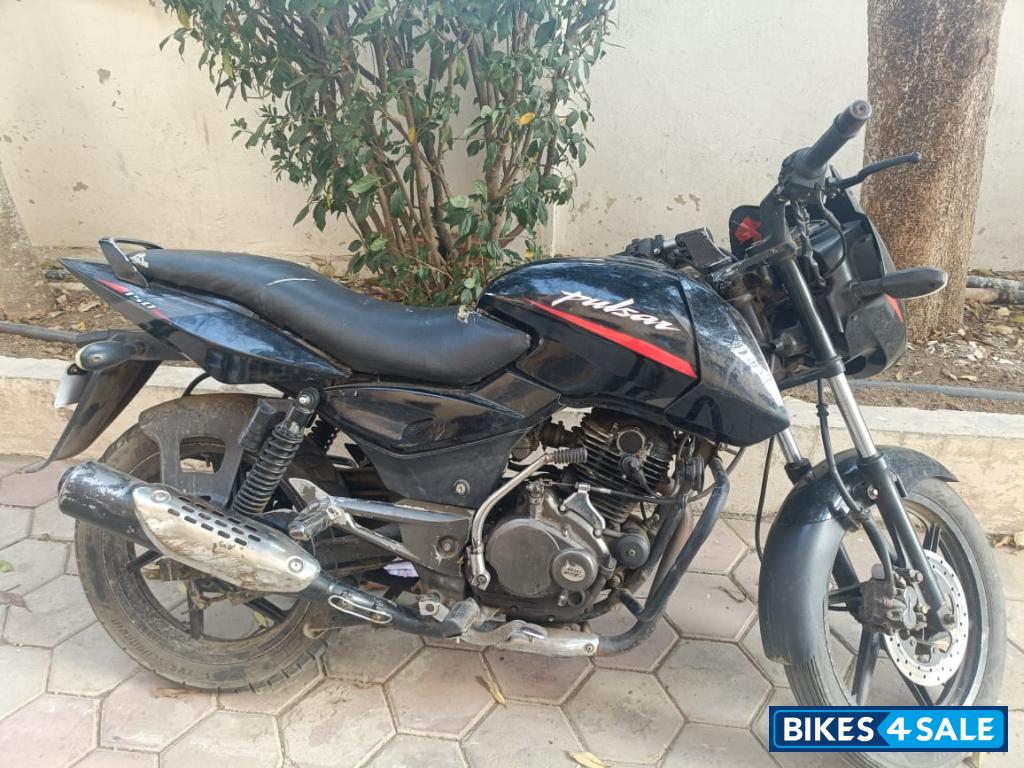 Black Bajaj Pulsar 150