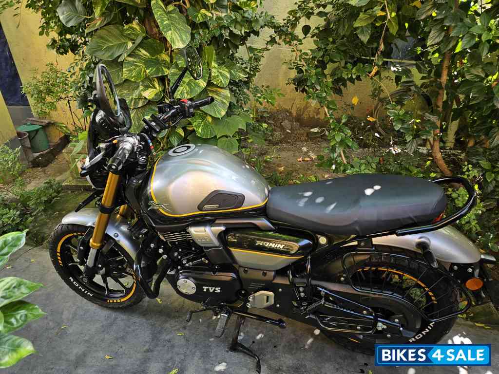 Grey Bkrs TVS Ronin TD