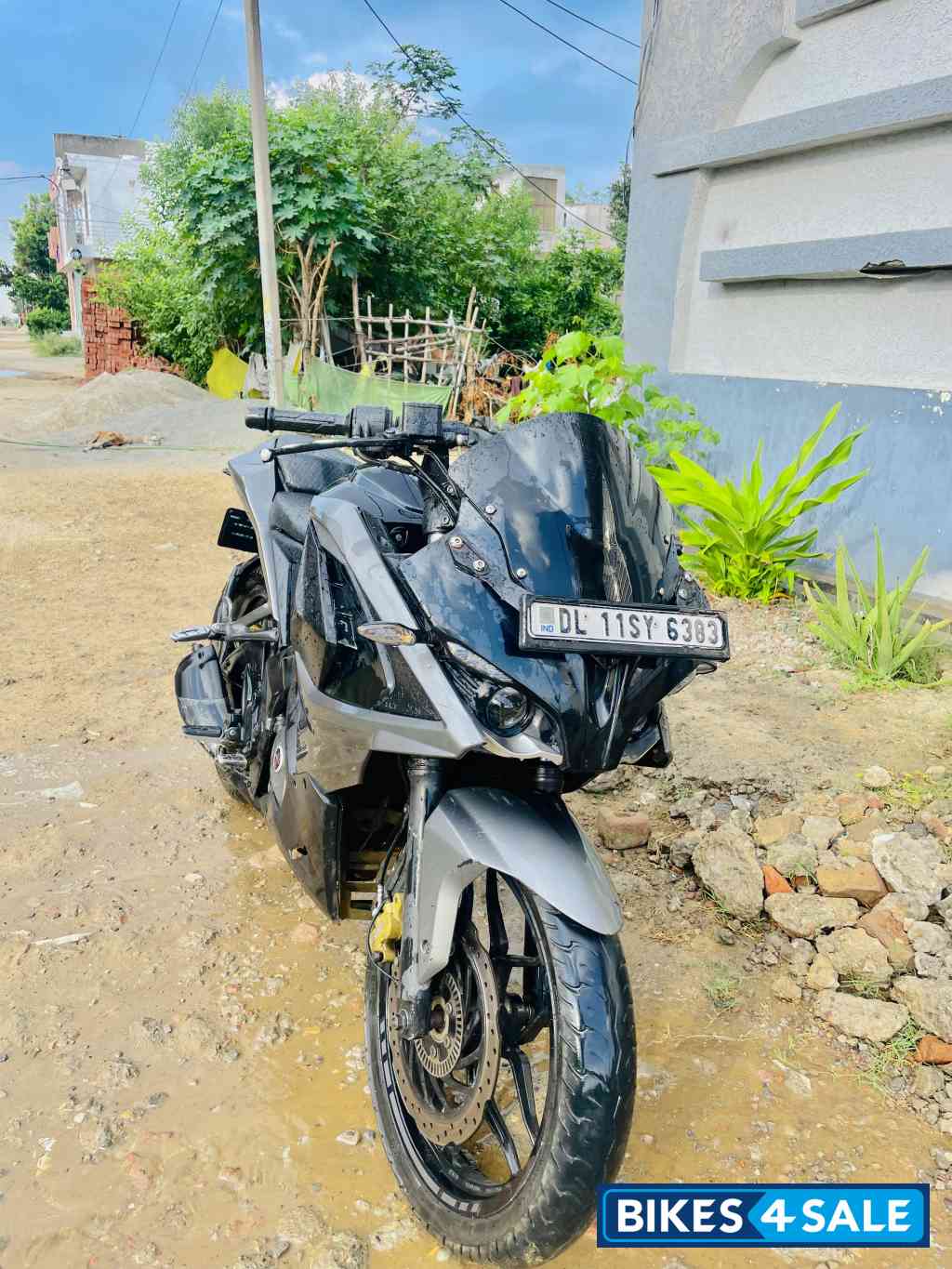 Bajaj Pulsar RS 200 ABS