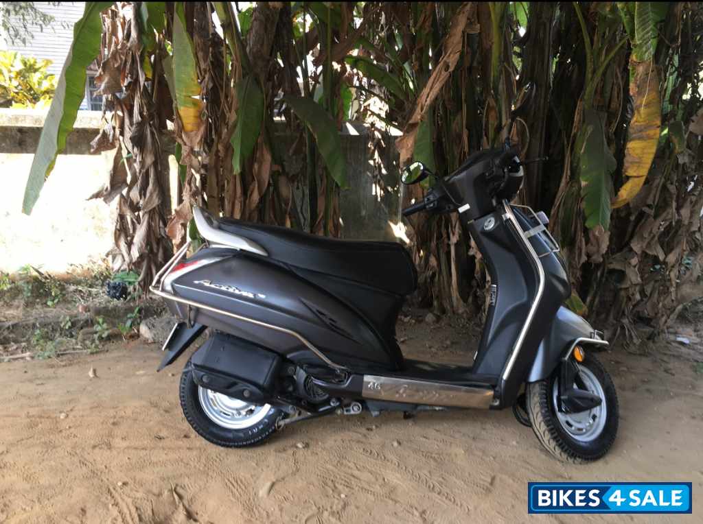 Grey Honda Activa 4G