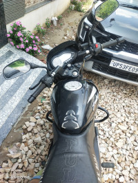 Black And White Bajaj Pulsar 125 Split Seat