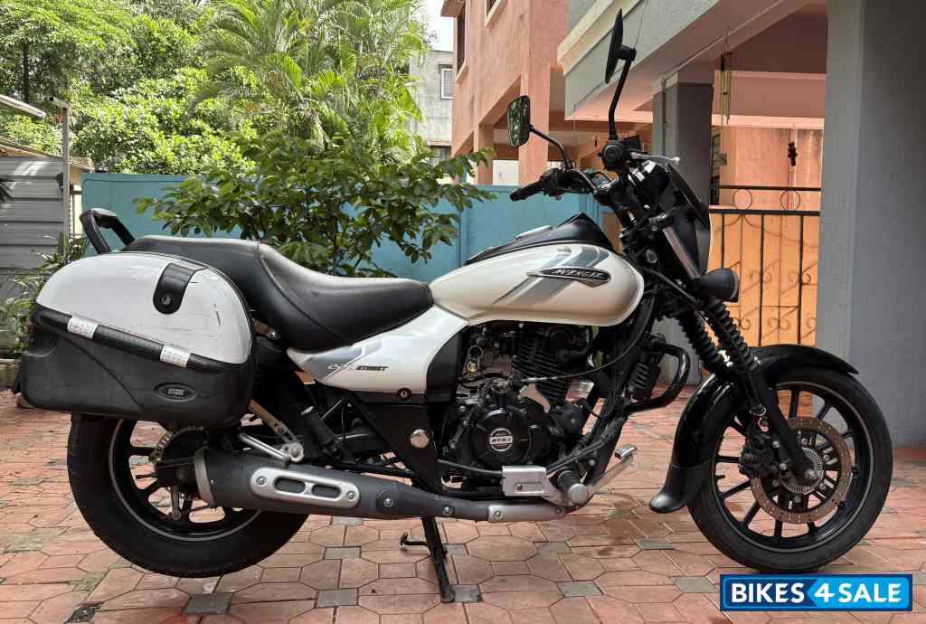 Bajaj Avenger Street 220