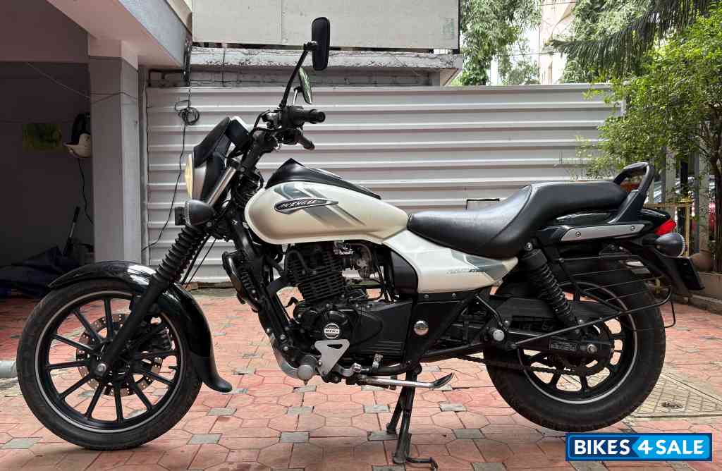 Bajaj Avenger Street 220
