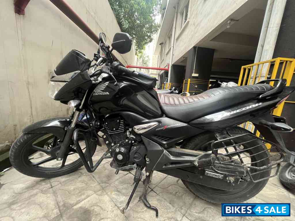 Black Honda Unicorn 160 BS6
