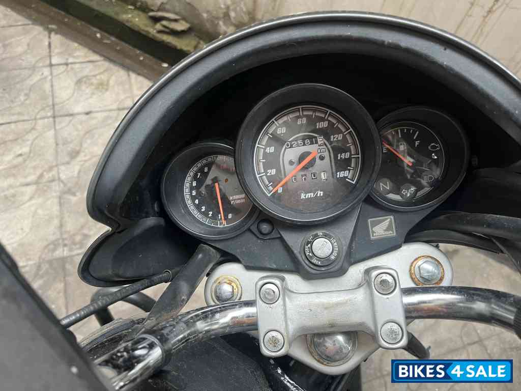 Black Honda Unicorn 160 BS6