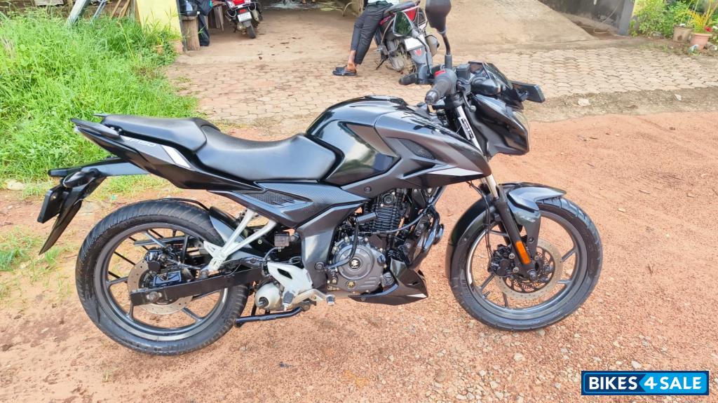 Black Bajaj Pulsar P150 Twin Disc Split Seat