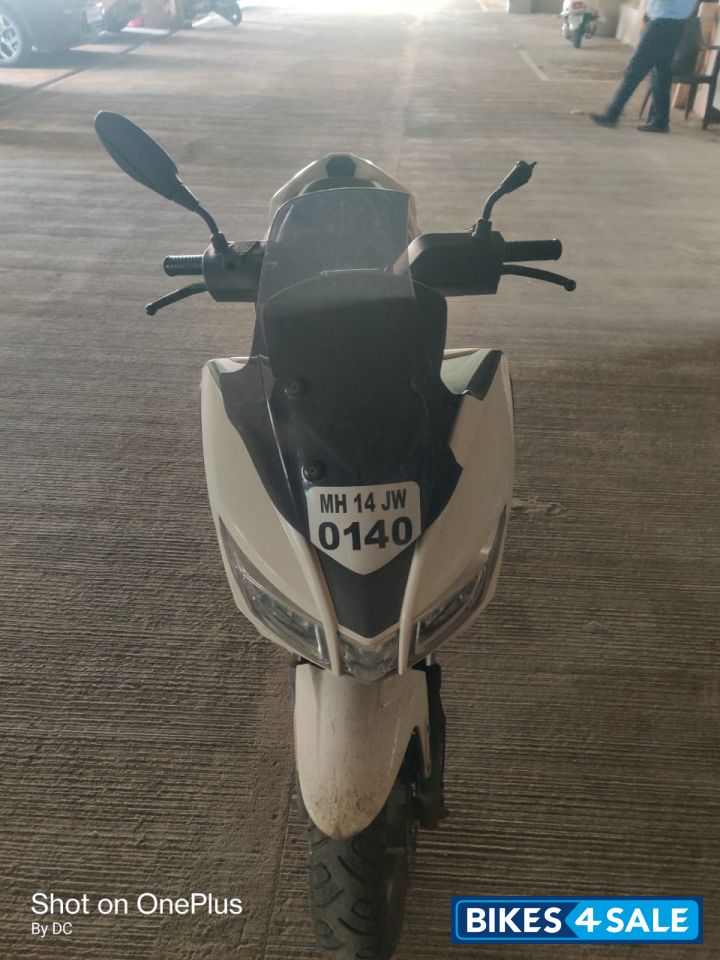 White Aprilia SXR 125