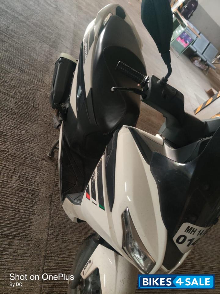 White Aprilia SXR 125