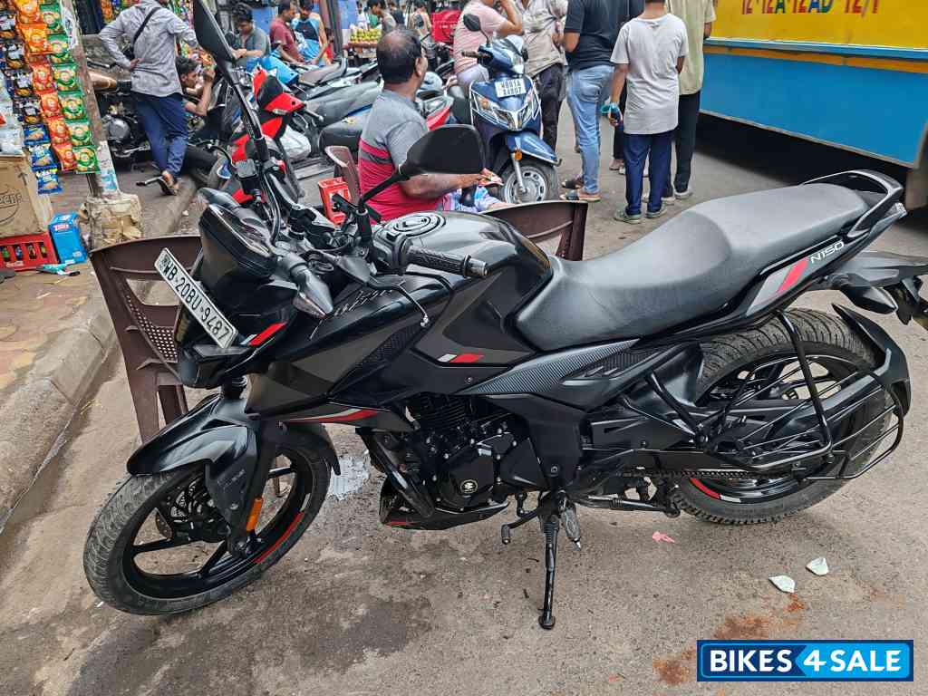 Black Bajaj Pulsar N150