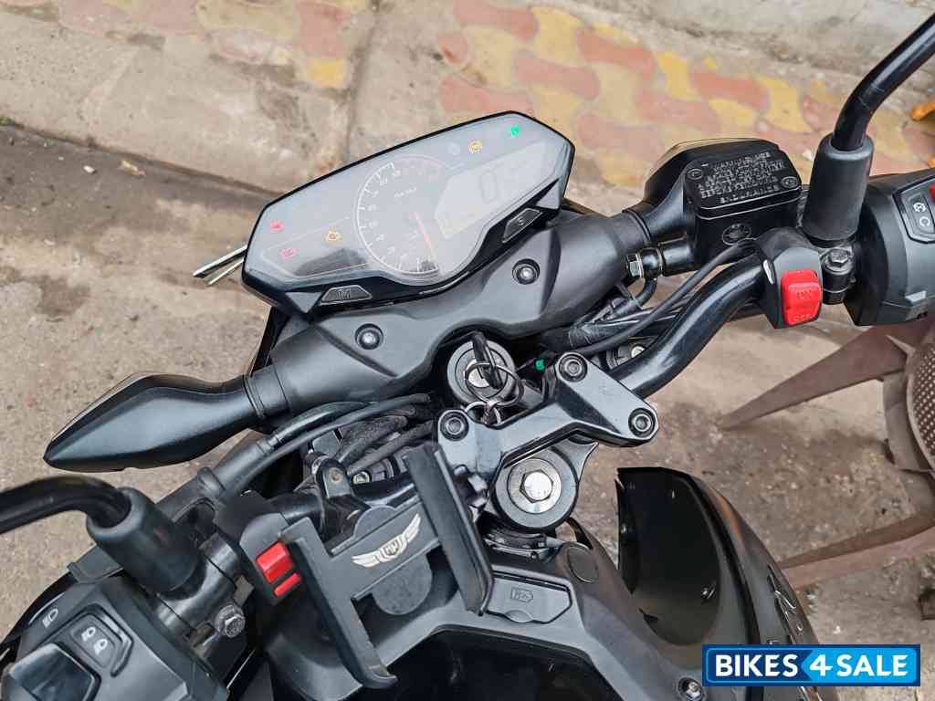 Black Bajaj Pulsar N150