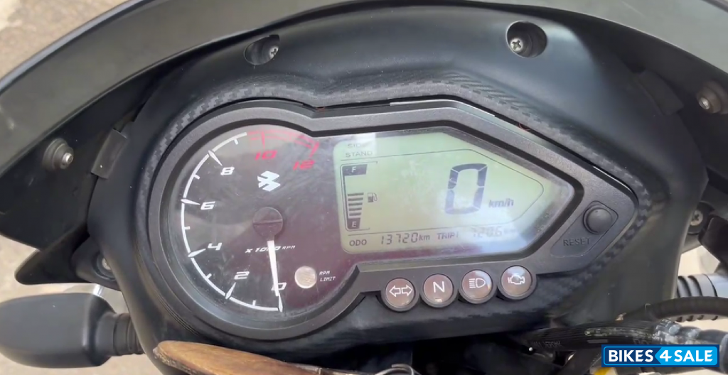 Bajaj Pulsar 125 Split Seat Bajaj Pulsar 125 Split Seat