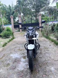 White Hero Xtreme 160R