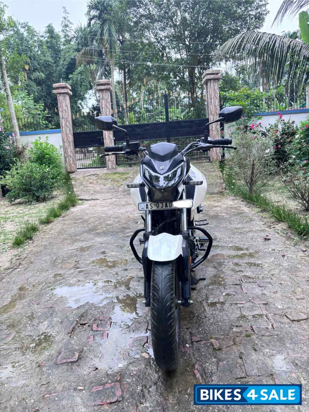 White Hero Xtreme 160R